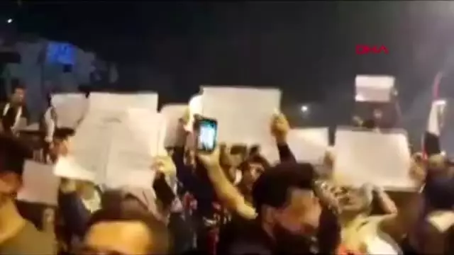 Irak'ta protestocular yönetim sisteminin değişmesini istiyor Irak'ta protestocular yönetim sisteminin değişmesini istiyor