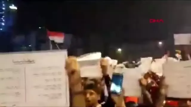 Irak'ta protestocular yönetim sisteminin değişmesini istiyor Irak'ta protestocular yönetim sisteminin değişmesini istiyor
