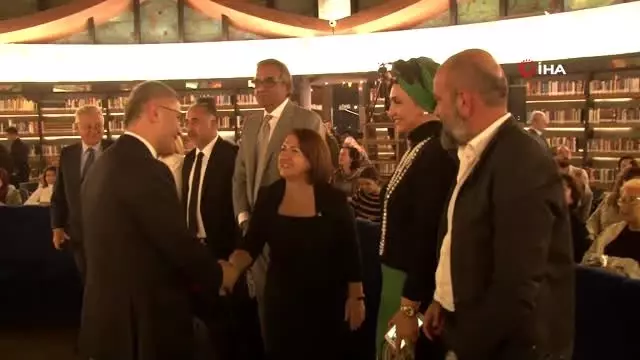 İtalyan ressam Lithian Ricci'nin 'Esinti' sergisi Üsküdar'da açıldı İtalyan ressam Lithian Ricci'nin 'Esinti' sergisi Üsküdar'da açıldı