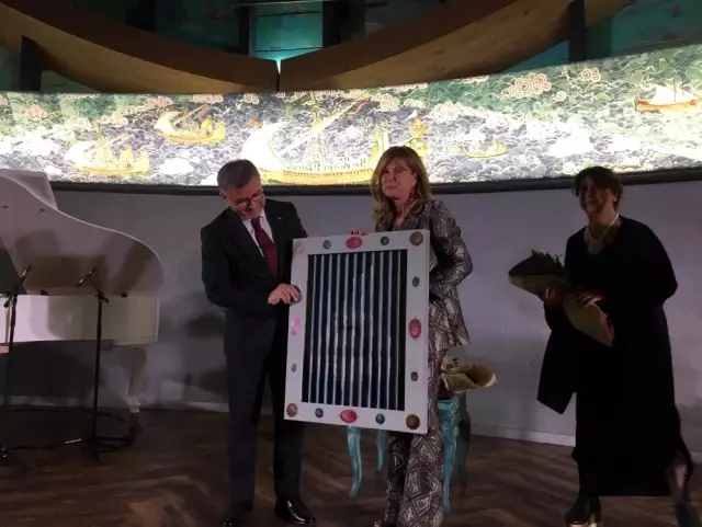 İtalyan ressam Lithian Ricci'nin 'Esinti' sergisi Üsküdar'da açıldı İtalyan ressam Lithian Ricci'nin 'Esinti' sergisi Üsküdar'da açıldı