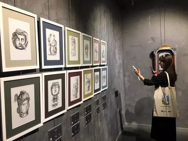 İtalyan ressam Lithian Ricci'nin 'Esinti' sergisi Üsküdar'da açıldı İtalyan ressam Lithian Ricci'nin 'Esinti' sergisi Üsküdar'da açıldı