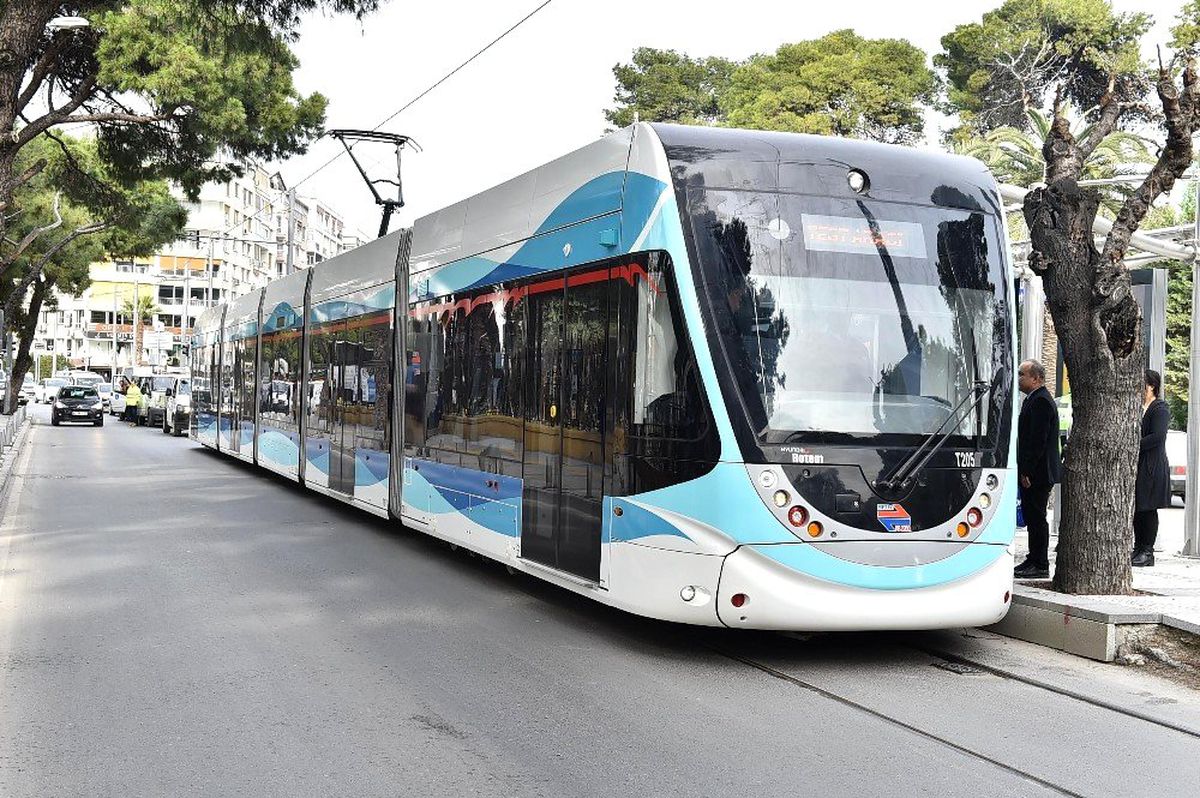 İzmir'de tramvayla taşınan yolcu sayısı 50 milyona ulaştı.