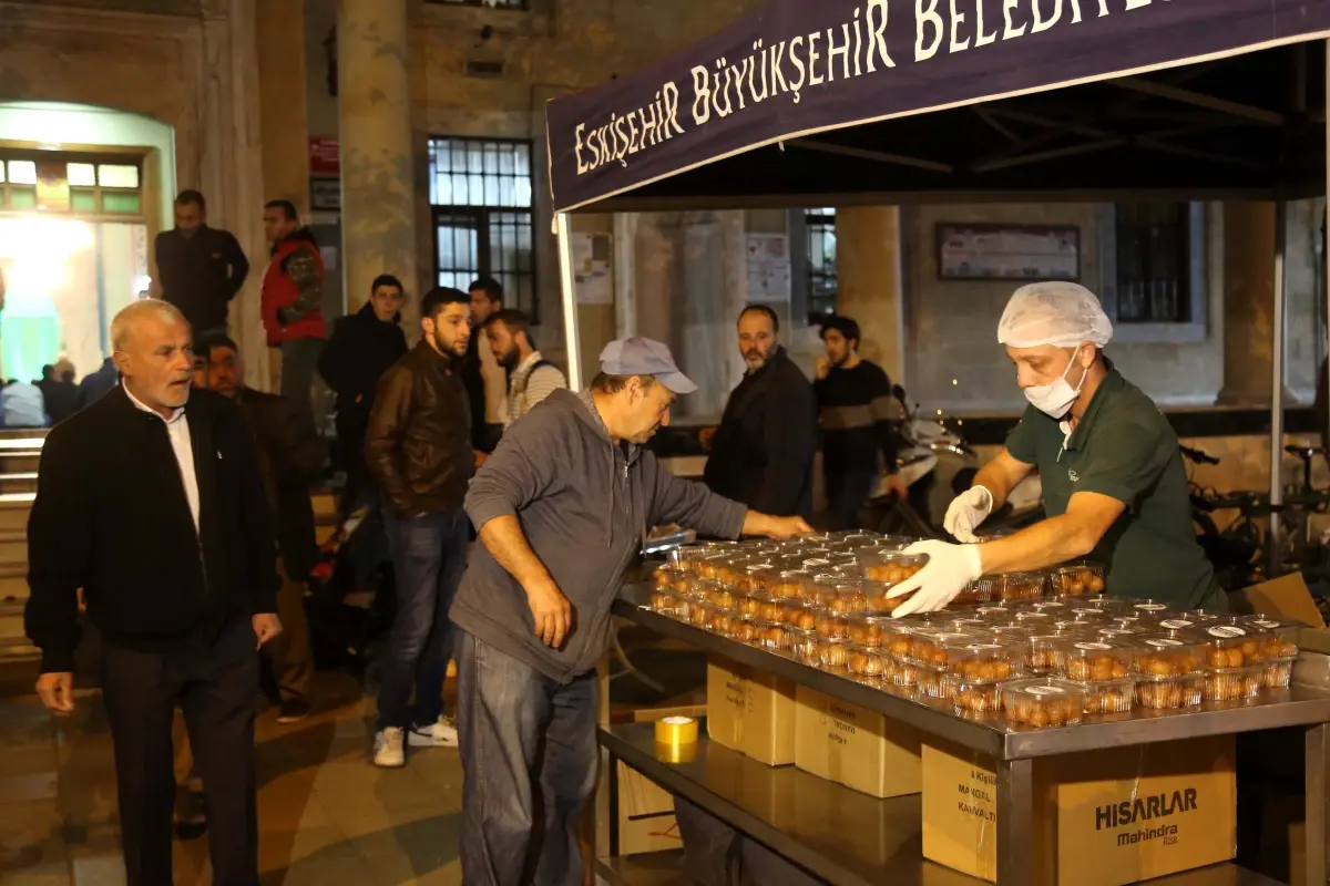 Kandilde lokmalar Büyükşehir'den