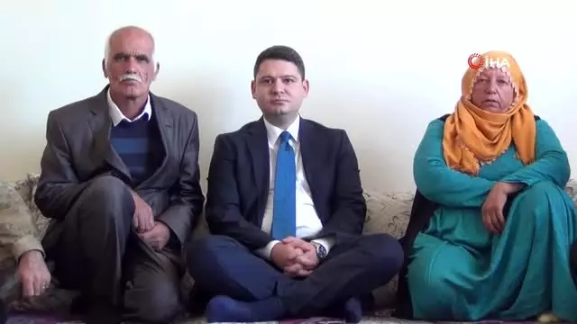 Kaymakam Gökpınar evlat nöbeti tutan Mardinli Kaya ailesini ziyaret etti Kaymakam Gökpınar evlat nöbeti tutan Mardinli Kaya ailesini ziyaret etti