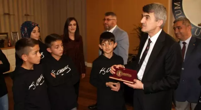 Kayserili öğrencilere DPÜ'nün altın anahtarı verildi