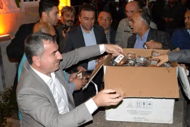 Kevser'de tatlı ikramı Kevser'de tatlı ikramı