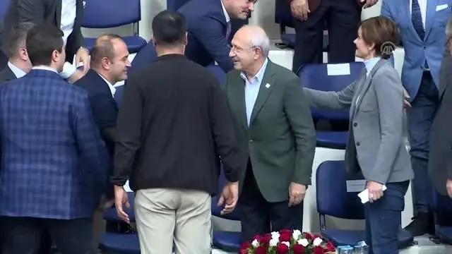 Kılıçdaroğlu, İlçe Örgütleri Voleybol Turnuvası final maçını izledi Kılıçdaroğlu, İlçe Örgütleri Voleybol Turnuvası final maçını izledi