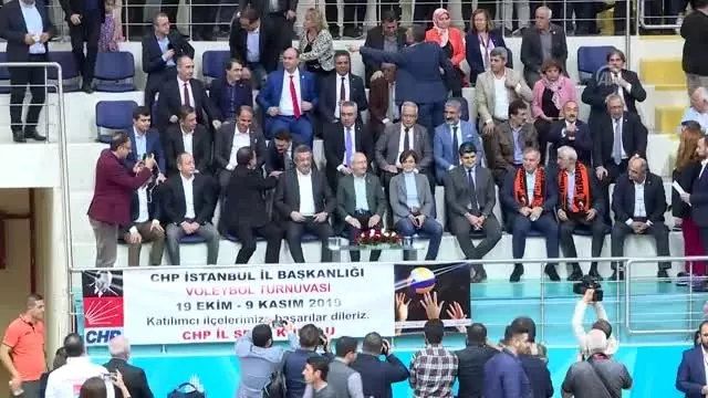 Kılıçdaroğlu, İlçe Örgütleri Voleybol Turnuvası final maçını izledi Kılıçdaroğlu, İlçe Örgütleri Voleybol Turnuvası final maçını izledi