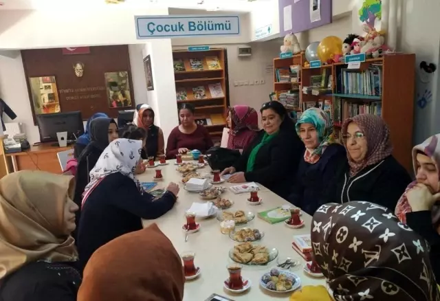 Kızılcahamam'da 'Kütüphanede çay -kitap- sohbet' etkinliği Kızılcahamam'da 'Kütüphanede çay -kitap- sohbet' etkinliği