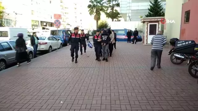 Kocaeli'de 4 DEAŞ şüphelisi adliyeye sevk edildi Kocaeli'de 4 DEAŞ şüphelisi adliyeye sevk edildi