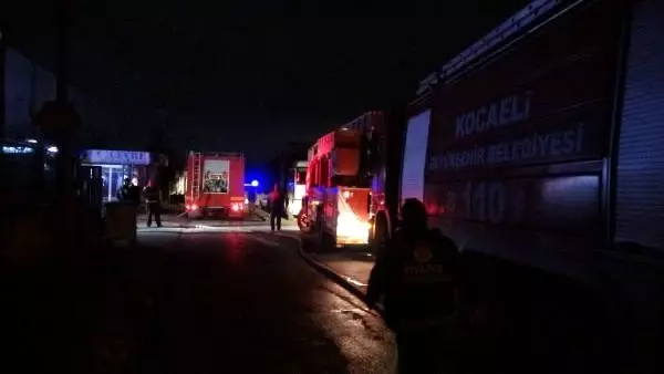 Kocaeli'de geri dönüşüm tesisinde yangın Kocaeli'de geri dönüşüm tesisinde yangın