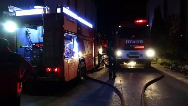 Kocaeli'de geri dönüşüm tesisinde yangın Kocaeli'de geri dönüşüm tesisinde yangın