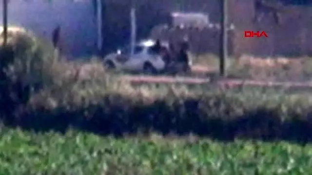 Terör örgütü YPG/PKK mensuplarına ait konvoy, Türkiye'den görüntülendi Terör örgütü YPG/PKK mensuplarına ait konvoy, Türkiye'den görüntülendi