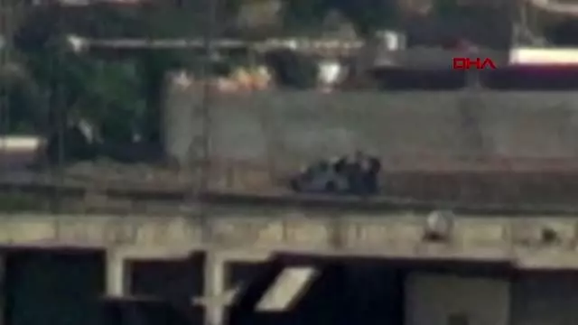 Terör örgütü YPG/PKK mensuplarına ait konvoy, Türkiye'den görüntülendi Terör örgütü YPG/PKK mensuplarına ait konvoy, Türkiye'den görüntülendi