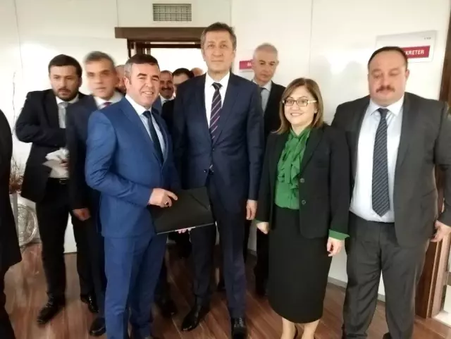 Mesut Bedel Eğitim ve Yerel Yönetimler Çalıştayına katıldı