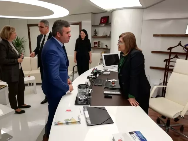 Mesut Bedel Eğitim ve Yerel Yönetimler Çalıştayına katıldı Mesut Bedel Eğitim ve Yerel Yönetimler Çalıştayına katıldı