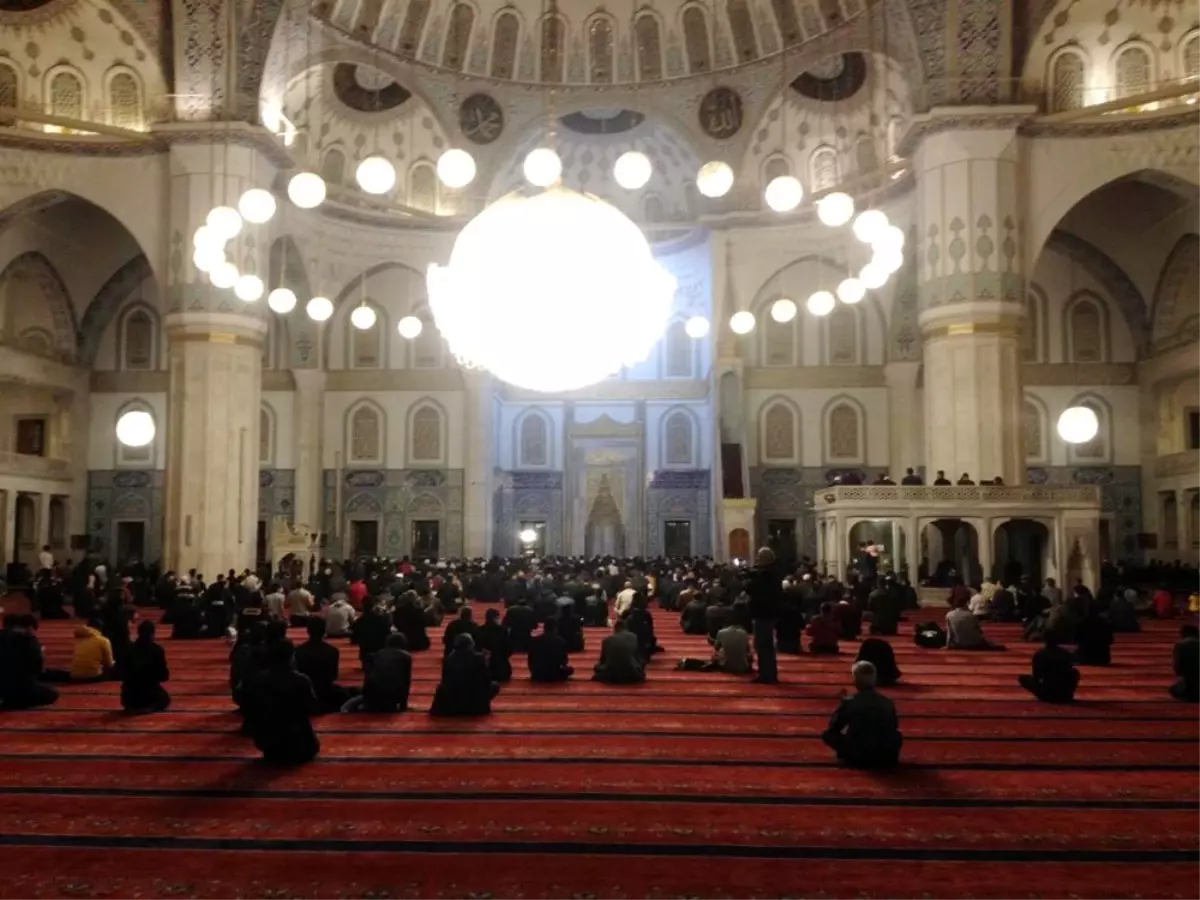 Mevlid-i Nebi gecesi idrak edildi