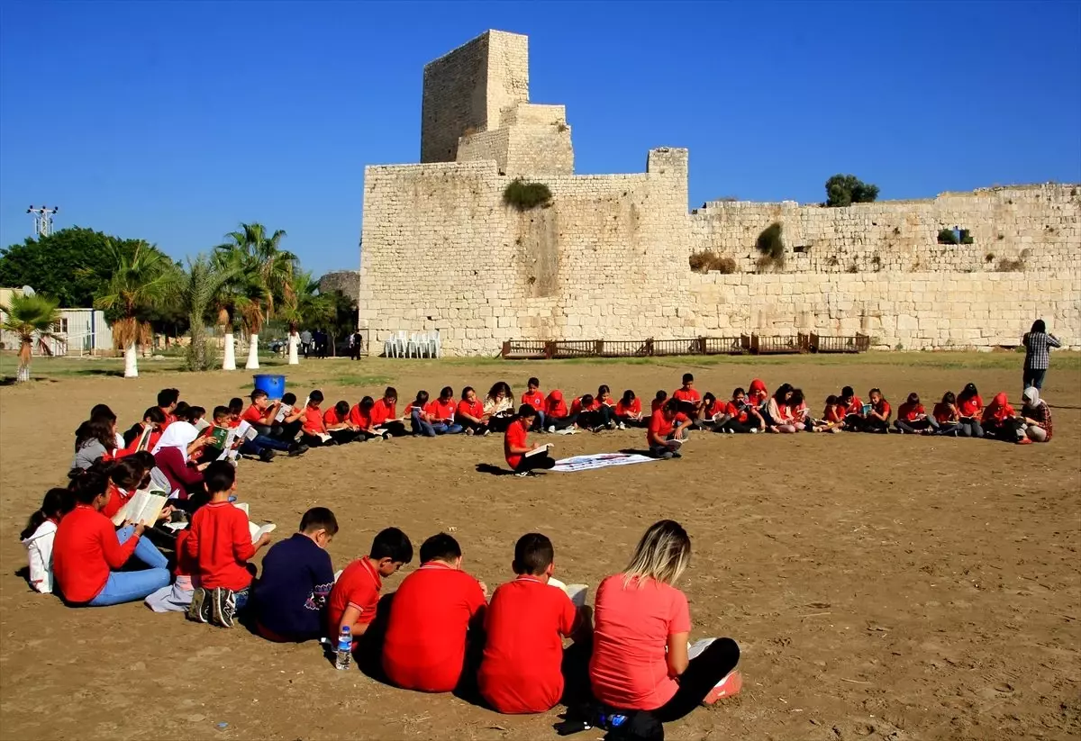 Öğrenciler kitaplarını Kızkalesi'nde okudu