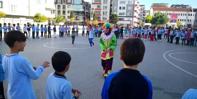 OMÜ'lü öğrencilerden lösemi farkındalık çalışması OMÜ'lü öğrencilerden lösemi farkındalık çalışması