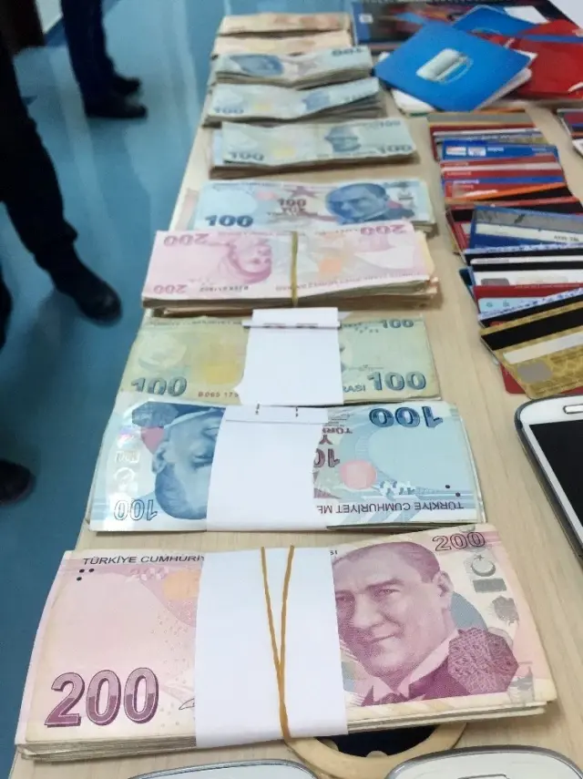Peruklu bahis şebekesi çökertildi Peruklu bahis şebekesi çökertildi