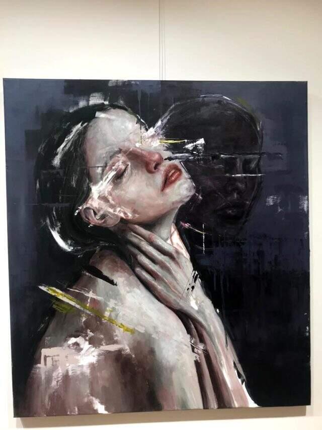 Ressam Sinem Demirci'nin ilk solo sergisi 'Ardımdaki Kadın' büyük ilgi gördü