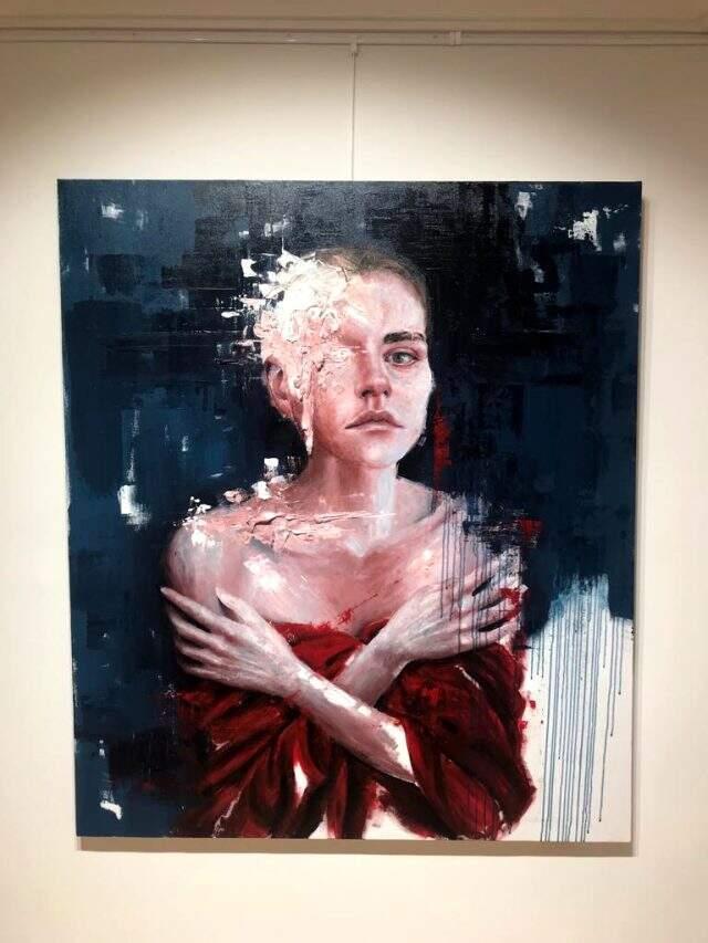 Ressam Sinem Demirci'nin ilk solo sergisi 'Ardımdaki Kadın' büyük ilgi gördü