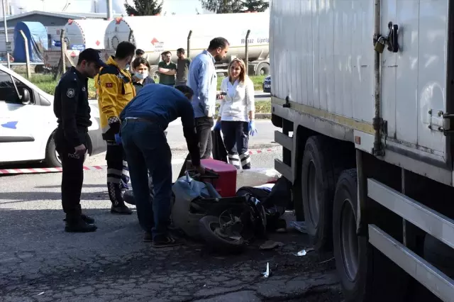 Samsun'da kamyonla çarpışan motosikletin sürücüsü öldü Samsun'da kamyonla çarpışan motosikletin sürücüsü öldü