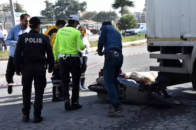 Samsun'da kamyonla çarpışan motosikletin sürücüsü öldü Samsun'da kamyonla çarpışan motosikletin sürücüsü öldü