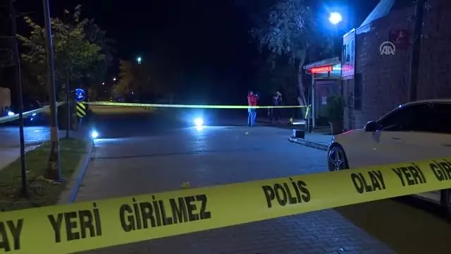 Silahlı ve bıçaklı kavga: 2 yaralı Silahlı ve bıçaklı kavga: 2 yaralı