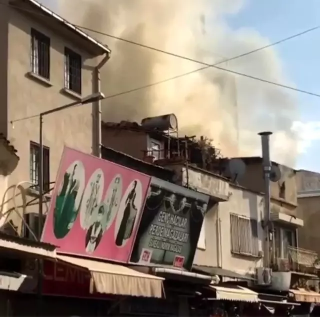 Tarihi Kemeraltı Çarşısı'nda yangın paniği Tarihi Kemeraltı Çarşısı'nda yangın paniği