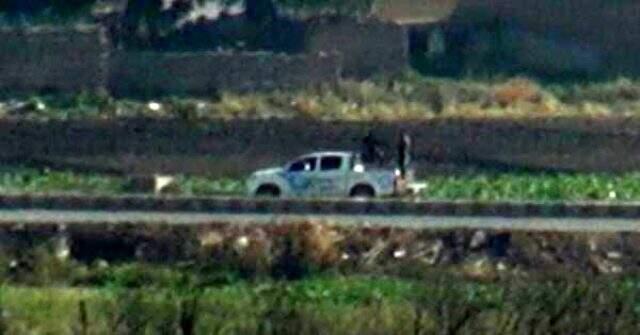 Terör örgütü YPG/PKK mensuplarına ait konvoy, Türkiye'den görüntülendi