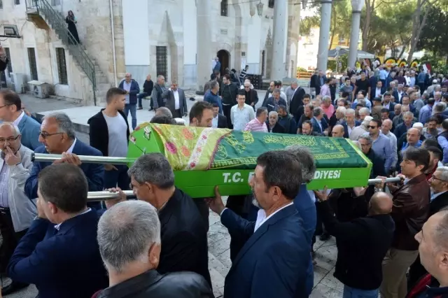 Trafik kazasında hayatını kaybeden Nurten Oto son yolculuğuna uğurlandı