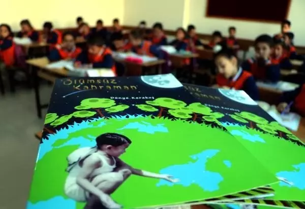 Van'daki depremde ölen Miyazaki için 'Ölümsüz Kahraman' kitabını yazdı Van'daki depremde ölen Miyazaki için 'Ölümsüz Kahraman' kitabını yazdı