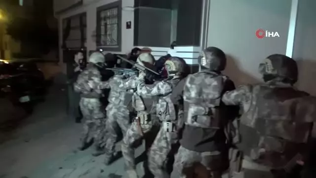 Zehir tacirlerinin uyuşturucu satmak için kurduğu vakfa polis baskını Zehir tacirlerinin uyuşturucu satmak için kurduğu vakfa polis baskını