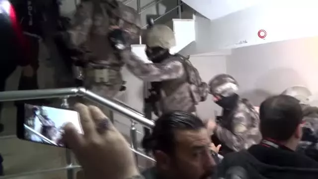 Zehir tacirlerinin uyuşturucu satmak için kurduğu vakfa polis baskını Zehir tacirlerinin uyuşturucu satmak için kurduğu vakfa polis baskını