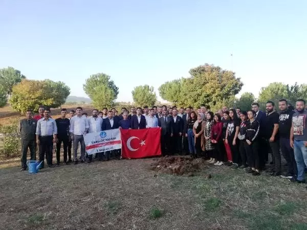 81'nci yıl anısına 81 fidan diktiler 81'nci yıl anısına 81 fidan diktiler