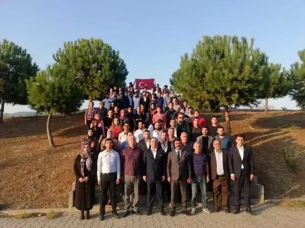 81'nci yıl anısına 81 fidan diktiler 81'nci yıl anısına 81 fidan diktiler