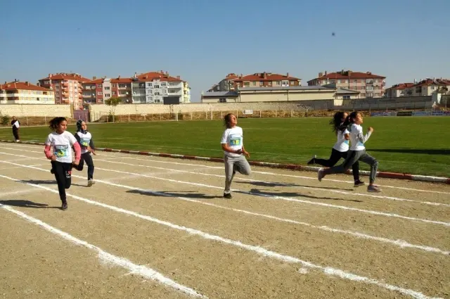 Akşehir'de 2. Zekai Baloğlu Atletizm Yarışması'na yoğun ilgi Akşehir'de 2. Zekai Baloğlu Atletizm Yarışması'na yoğun ilgi