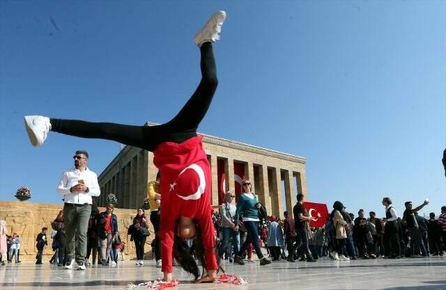 Anıtkabir'e ziyaretçi akını! Binlerce kişi Atatürk'ü andı