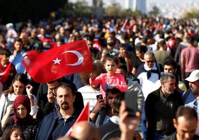 Anıtkabir'e ziyaretçi akını! Binlerce kişi Atatürk'ü andı