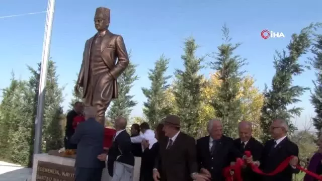 Atatürk için '1001' adet zeytin fidanı dikildi Atatürk için '1001' adet zeytin fidanı dikildi