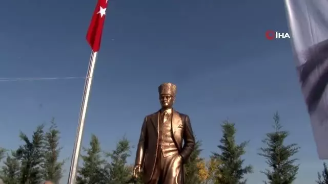 Atatürk için '1001' adet zeytin fidanı dikildi Atatürk için '1001' adet zeytin fidanı dikildi