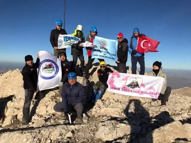 Atatürk'ü zirvede andılar Atatürk'ü zirvede andılar