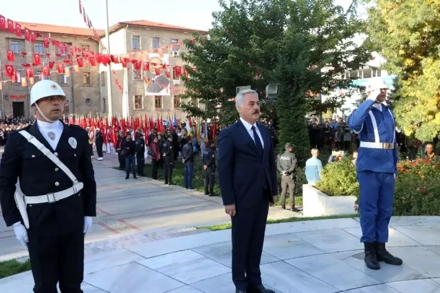 Atatürk'ü zirvede andılar Atatürk'ü zirvede andılar