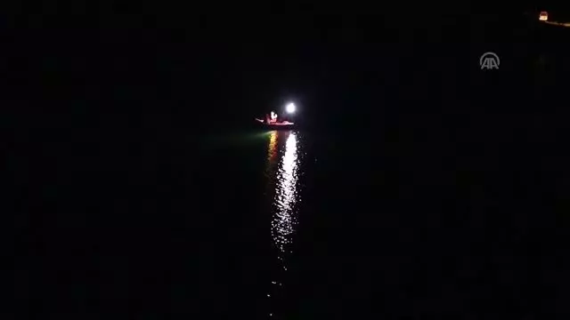 Balık tutarken gölete düşen öğretmen kayboldu Balık tutarken gölete düşen öğretmen kayboldu