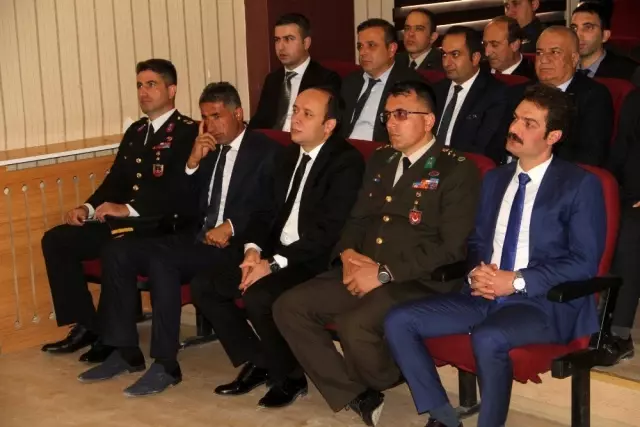 Başkale'de Atatürk'ü anma töreni Başkale'de Atatürk'ü anma töreni