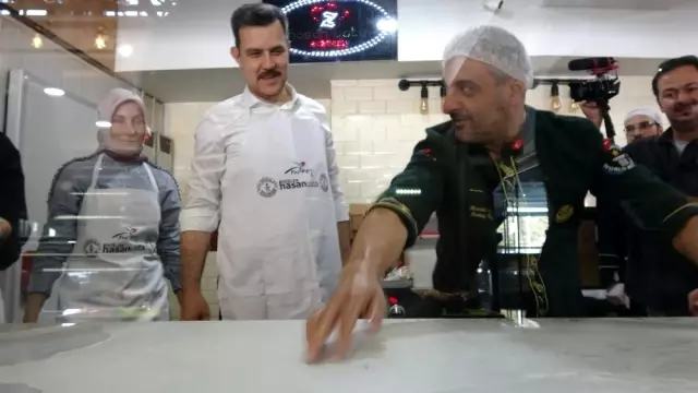 Bursalı börekçiden sınırdaki askerlere 250 kilogram kol böreği Bursalı börekçiden sınırdaki askerlere 250 kilogram kol böreği