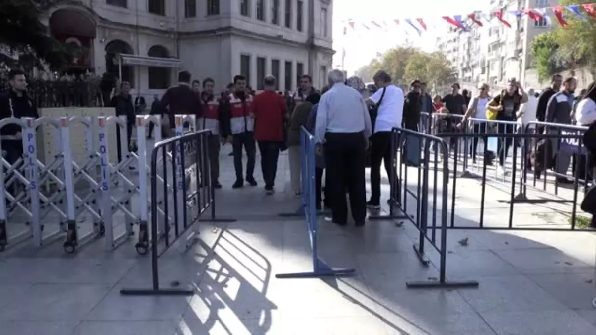 Büyük Önder Atatürk'ü anıyoruz