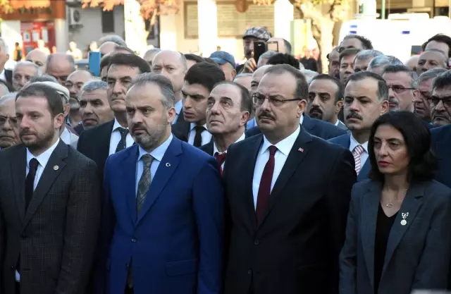 Büyük Önder Atatürk'ü anıyoruz
