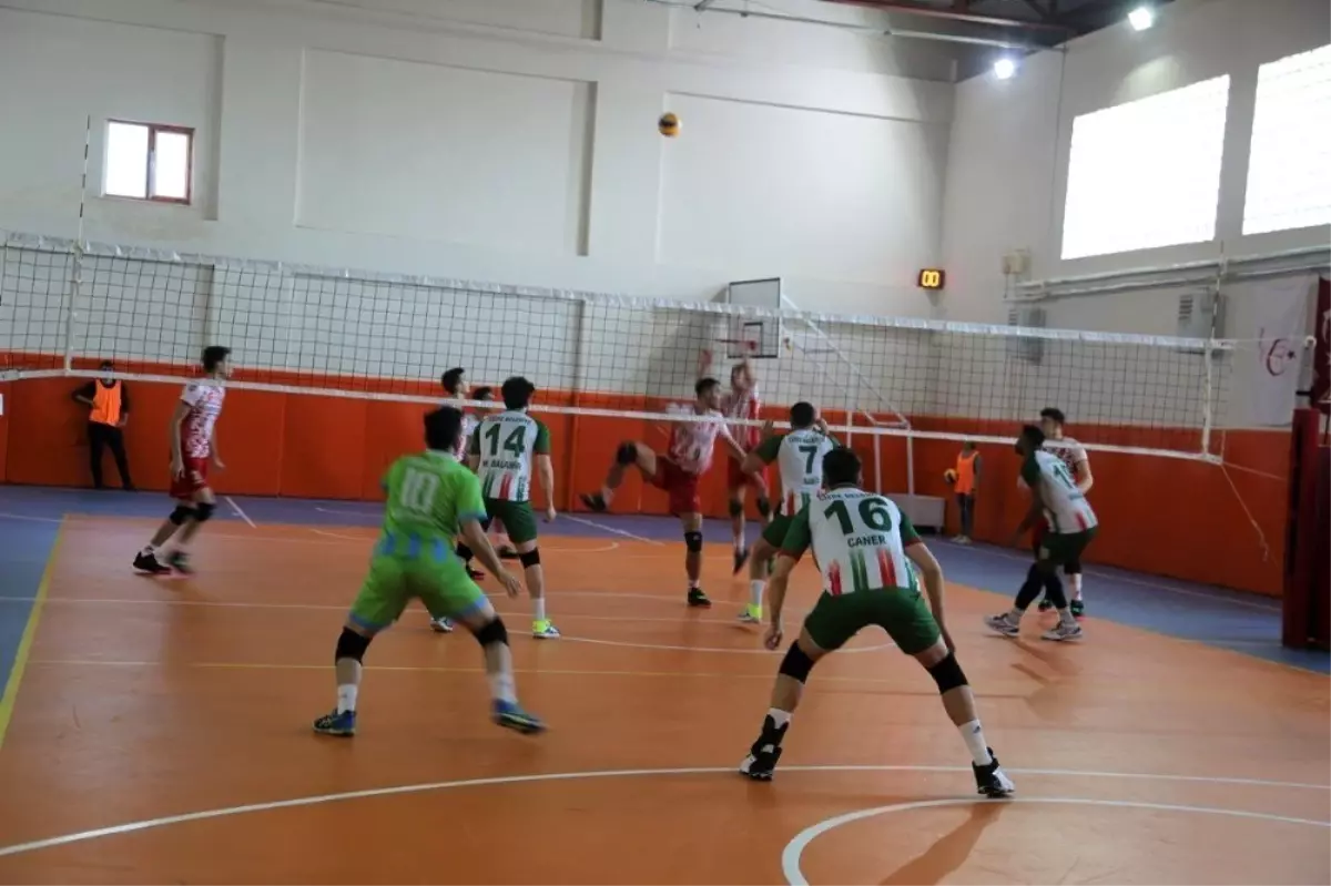 Cizre Belediyesi voleybolcularından çifte galibiyet